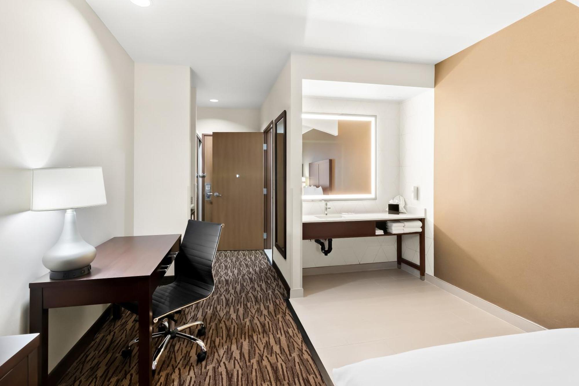 Comfort Airport Hotel
