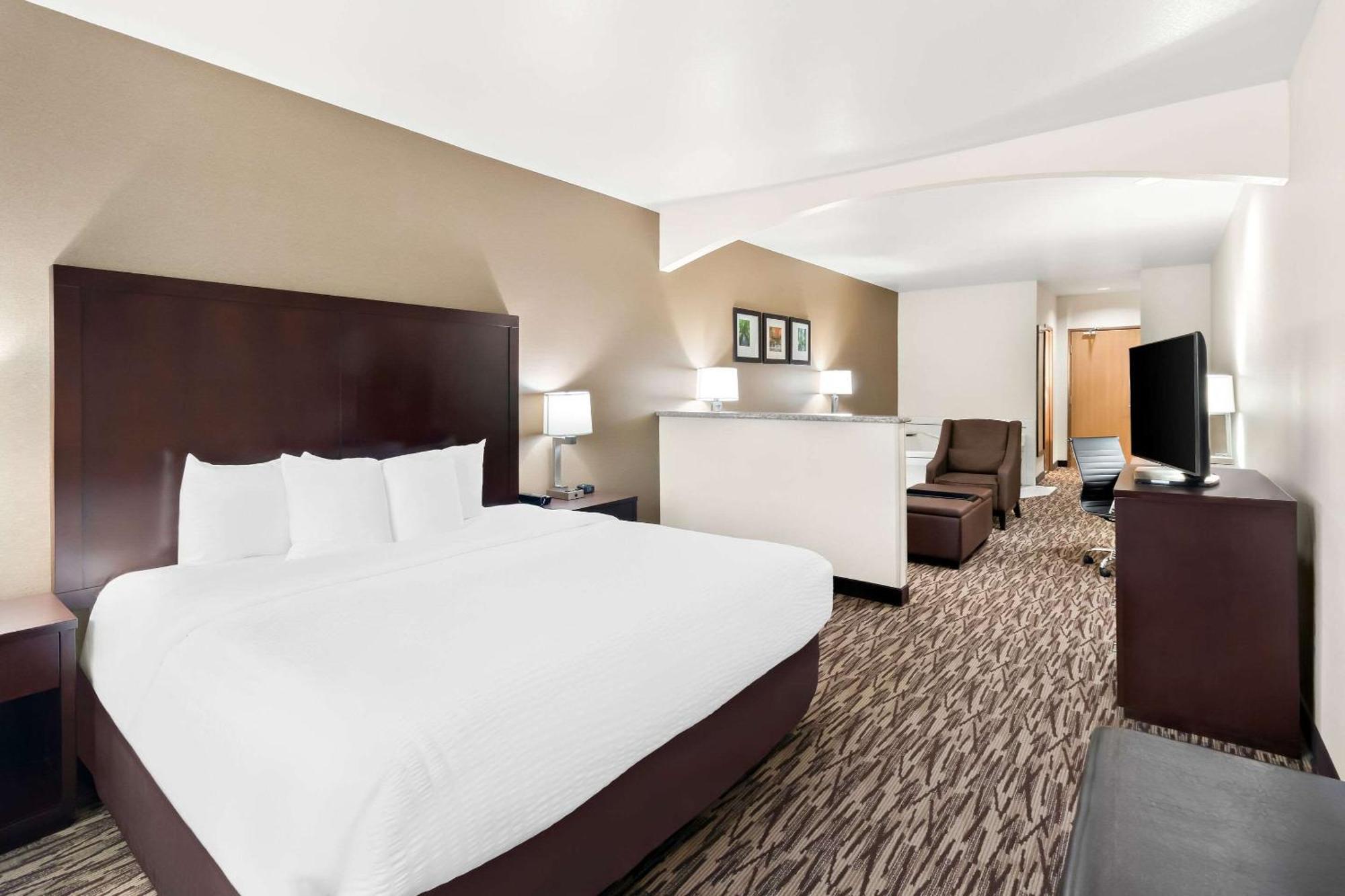 Comfort Airport Hotel 2*
