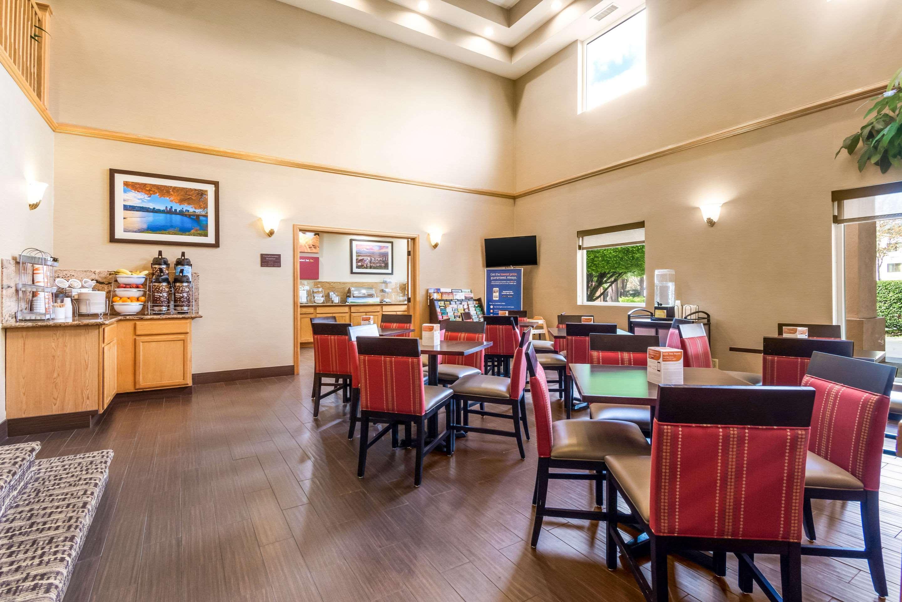 Comfort Airport Hotel Portland