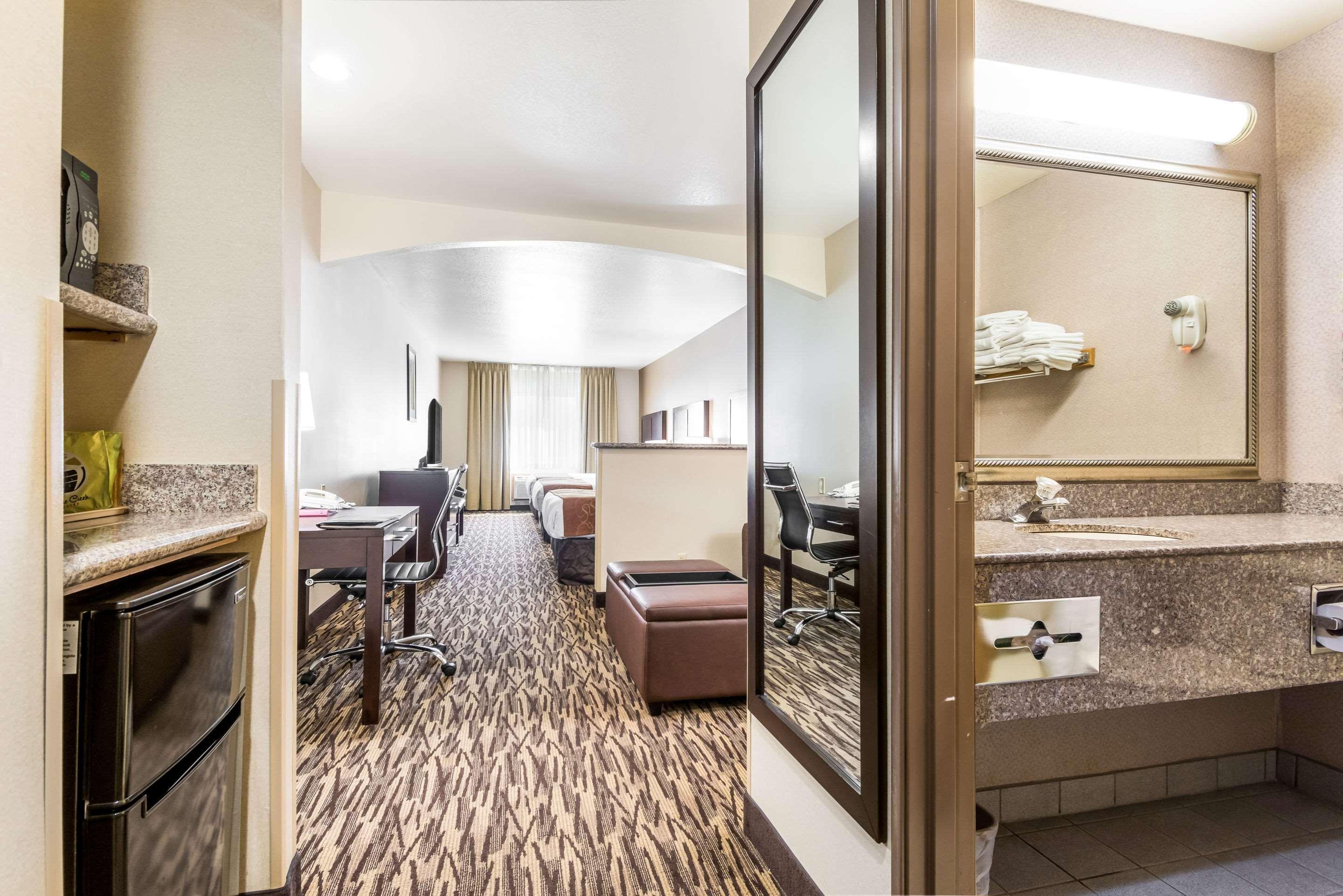 Comfort Airport Hotel 2*