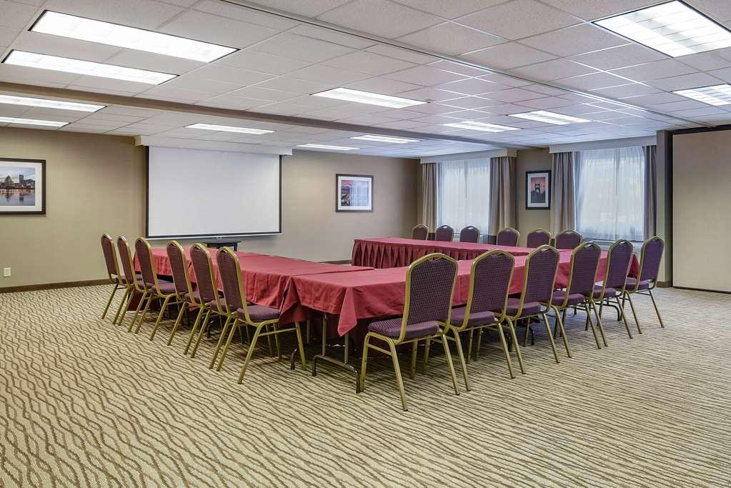 Comfort Airport Hotel 2*